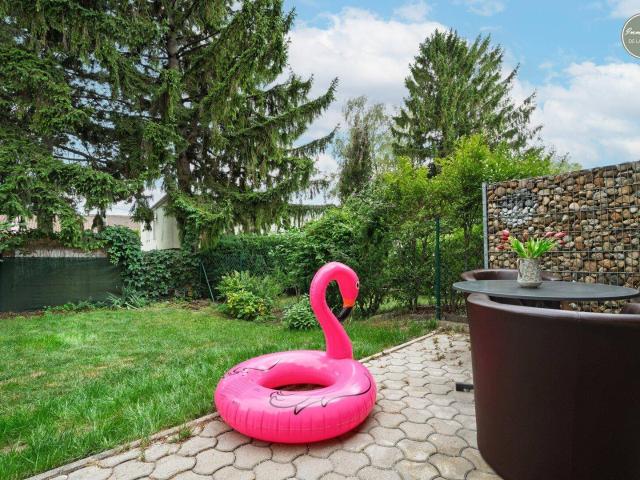 Flamingo Homebase Life Balance im 4 Zimmerhaus mit Grünblick & Garage