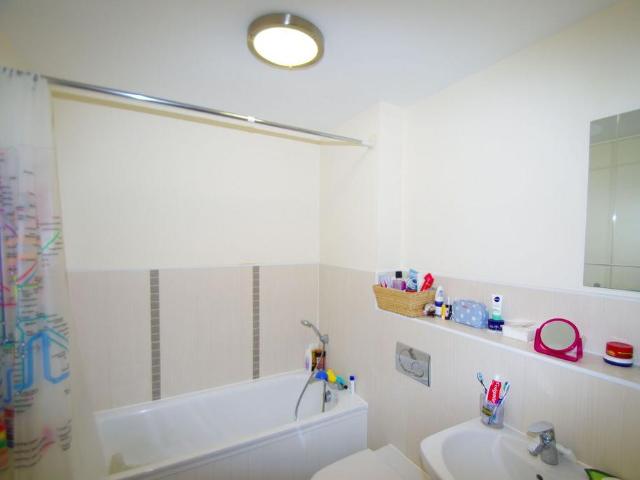 Flanders Court, WD17, Watford, WD17 2 bed flat to rent £1,650 pcm £381 pw