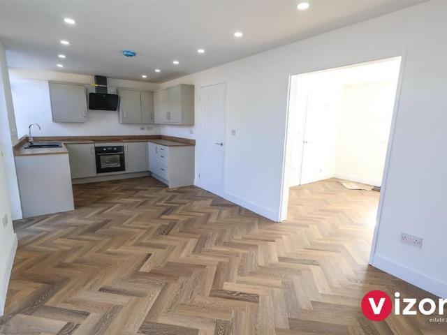 Flanders Close, Church Hill South. 3 bed terraced house to rent £1,195 pcm £276 pw