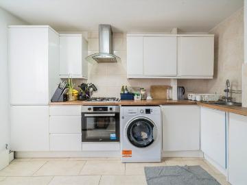 Flanders Crescent, Tooting SW17, 1 bed flat to rent, £1,500 pcm | PrimeLocation
