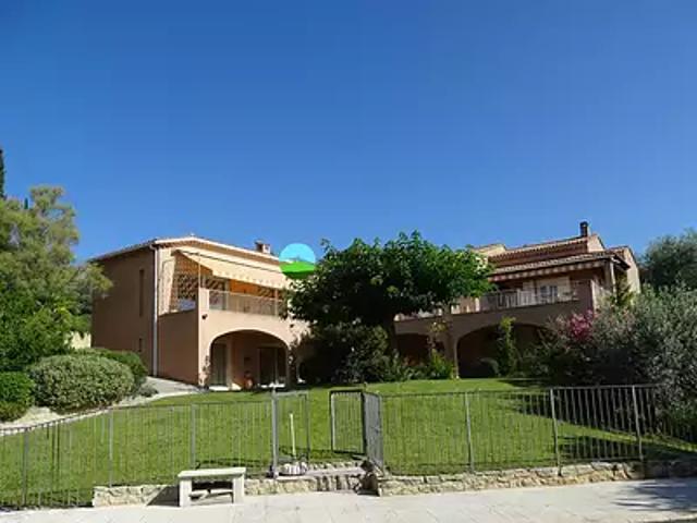 Flassan 84410 Achat / Vente maison 8 pièces t8 au dernier étage terrasse
