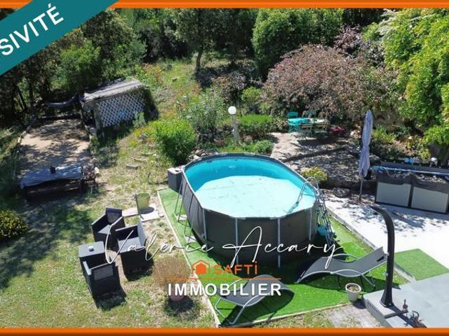 Flassans sur Issole: Bas de villa de 104 m² sur un terrain de 956 m², piscine hors sol, terrain de boule, atelier.