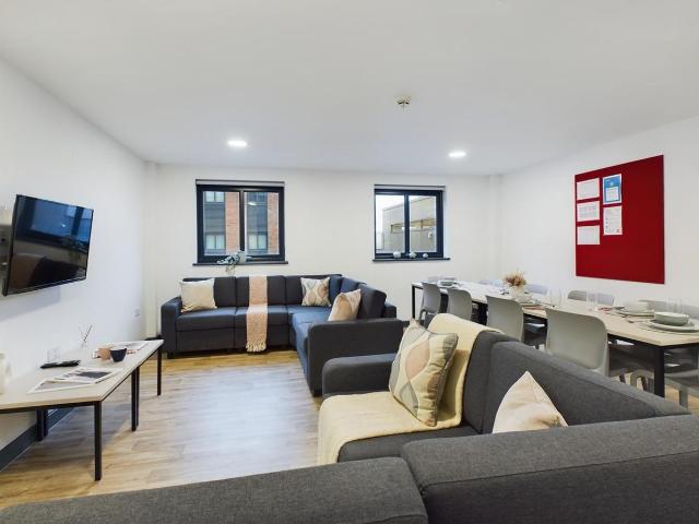 Fletchamstead Highway, Coventry CV4, 1 bed flat to rent, £823 pcm | PrimeLocation