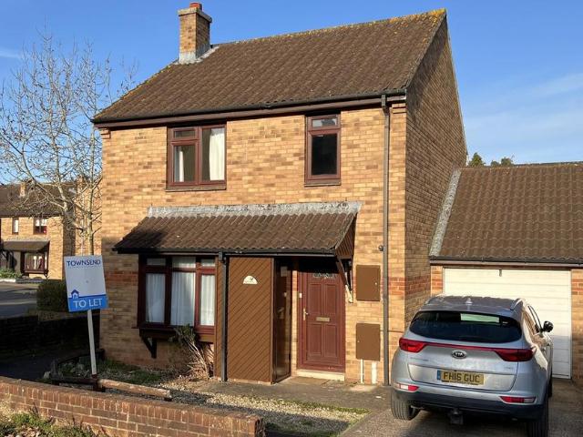 Fletcher Close, Taunton TA2 3 bed detached house to rent £1,400 pcm £323 pw