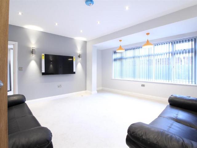 Fletcher Road, Beeston NG9 1 bed in a house share to rent £435 pcm £100 pw