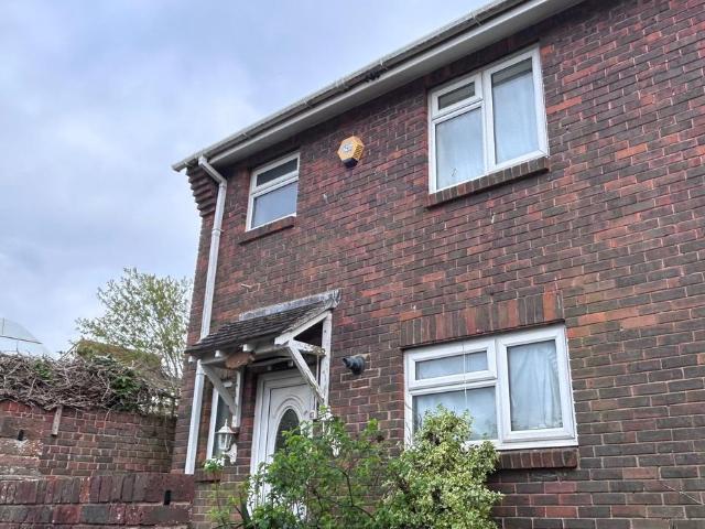 Fletching Close, Brighton BN2, 3 bed property to rent, £1,900 pcm | PrimeLocation