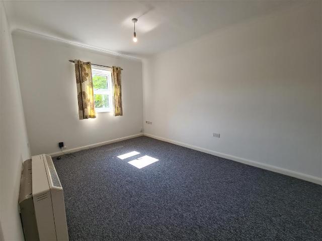 Fletton Avenue, Peterborough PE2, 2 bed flat to rent, £875 pcm | PrimeLocation