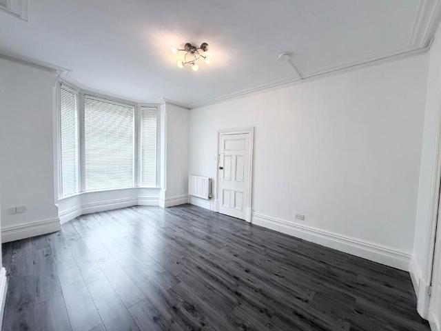 Fletton Avenue, PETERBOROUGH PE2 2 bed flat to rent £1,050 pcm £242 pw