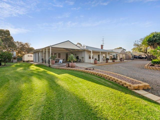 FLEURIEU CHARM COASTAL CONVENIENCE