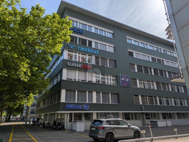 FLEXIBEL MIT EMPFANG, TERRASSE UND WARENLIFT
