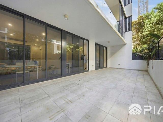 Flexible Contemporary Living with Entertainer s Balcony in the Heart of Mascot