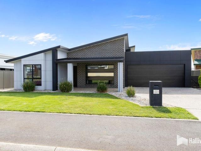 Flexible Coastal Living in the Heart of Turners Beach