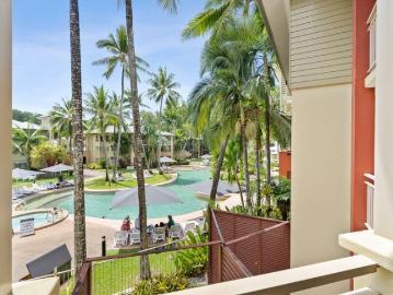 Flexible dual key living with pool views in beachfront resort