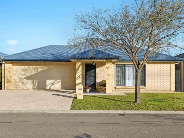 Flexible Dual Living All Under One Roof!