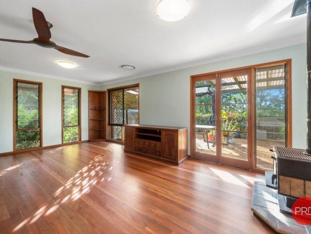 Flexible Dual Living Family Home Freshly Updated & Centrally Located
