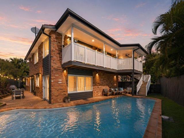 Flexible family entertainer with pool