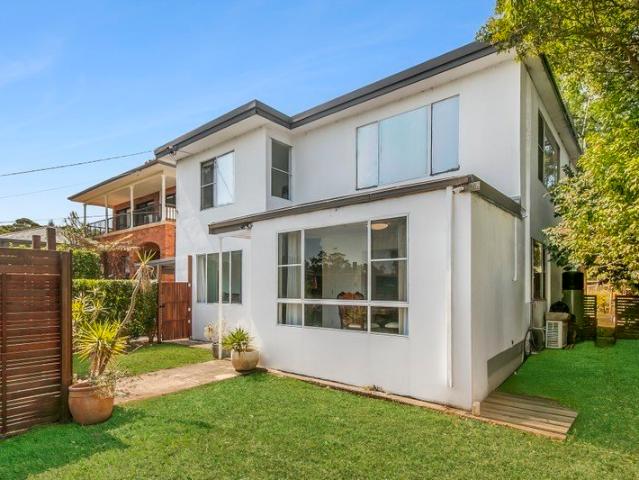 Flexible family home with dual living option