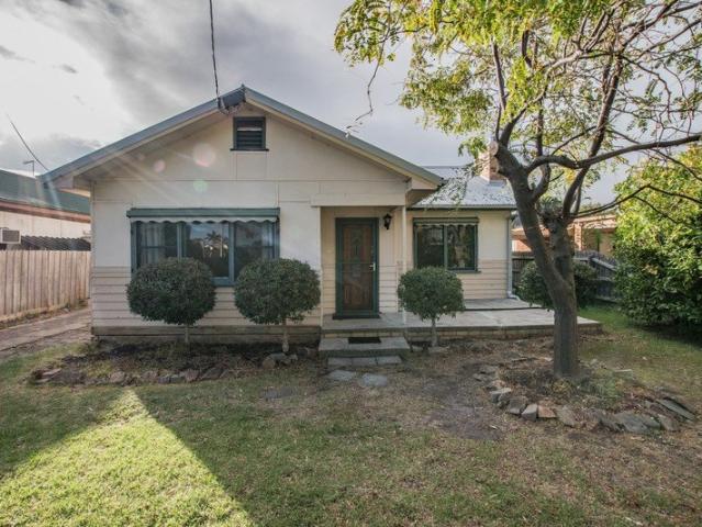 Flexible Family Living on a Generous Block