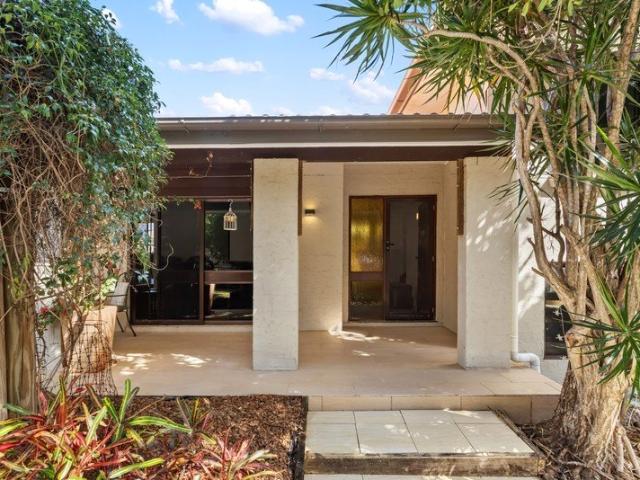 Flexible Family Living on a Rare 1,131m² block in Convenient Pocket