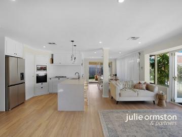 FLEXIBLE FAMILY LIVING, BEAUTIFUL RENOVATIONS, AND SEAMLESS INDOOR AND OUTDOOR FLOW!