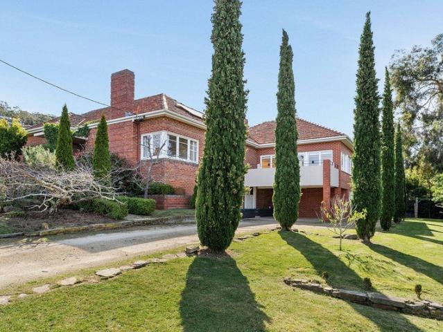 Flexible Family Living in a Coveted Taroona Setting