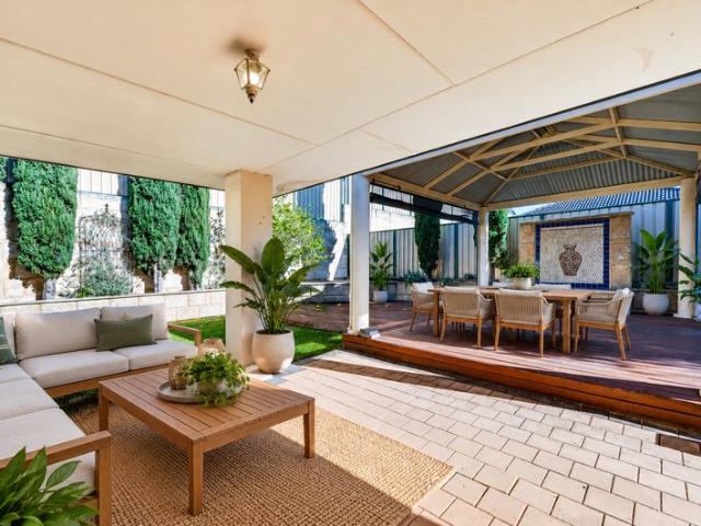 FLEXIBLE FAMILY LIVING IN A GREAT LOCATION