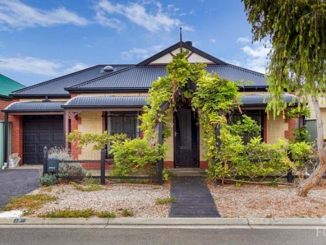 Flexible family living in a quiet Mawson Lakes pocket