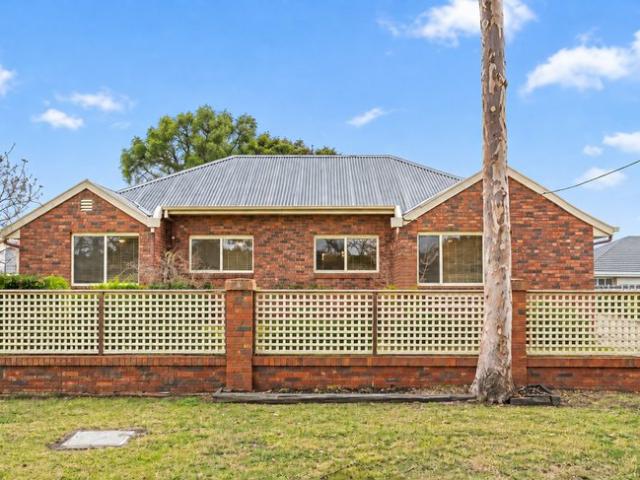Flexible Family Living in the Heart of Lara!