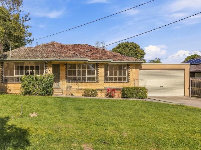 FLEXIBLE FAMILY LIVING WITH A SEPARATE REAR BUNGALOW