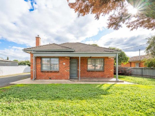 Flexible Family Living with an Impressive 11m x 4m Shed
