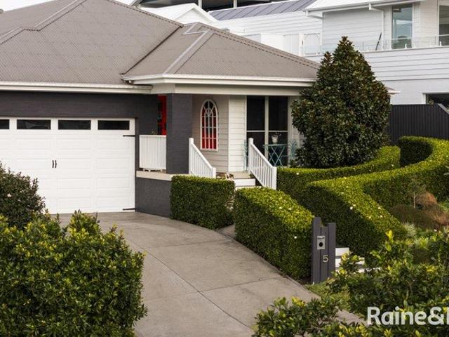 Flexible Family Living with Multigenerational Appeal
