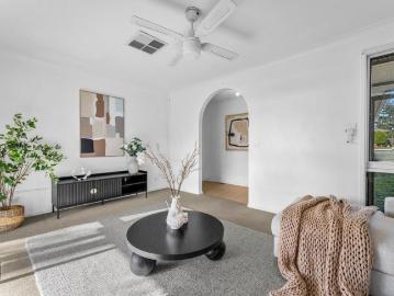 Flexible Family Living with Separate Bungalow