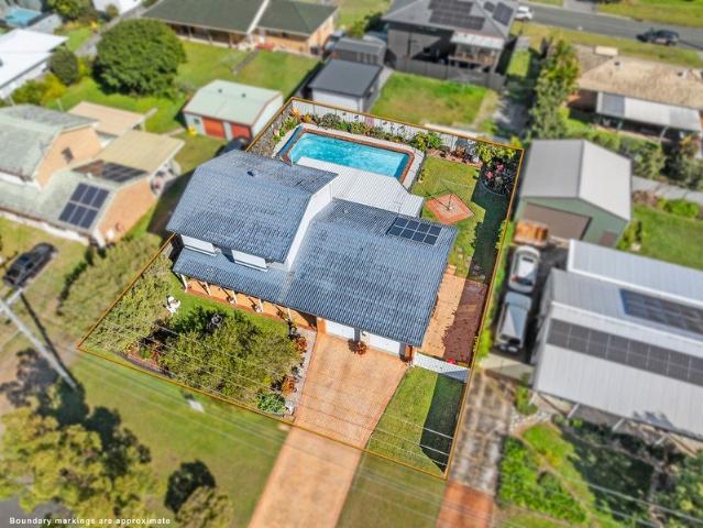 FLEXIBLE FAMILY LIVING WITH POOL, HUGE PATIO & SIDE ACCESS ON 704M²