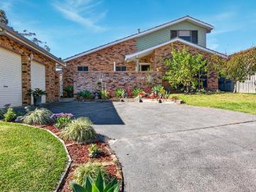 Flexible Family Living with Poolside Entertaining & Future Potential in Quiet Cul De Sac