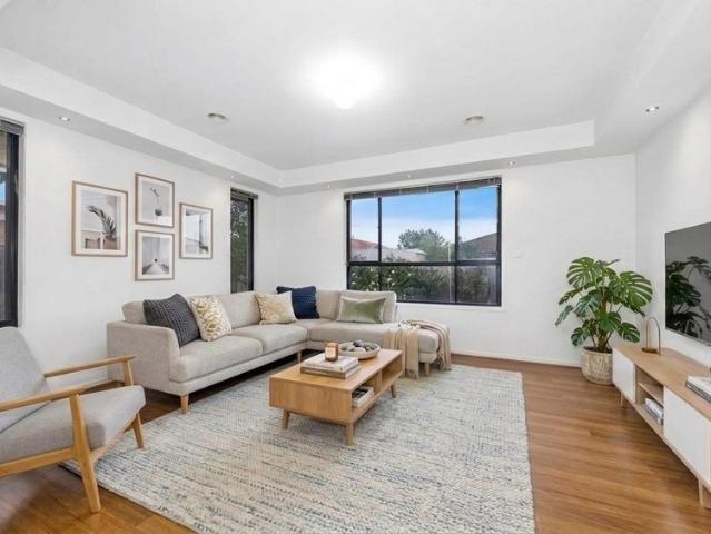 FLEXIBLE FLOORPLAN MULTIPLE LIVING ZONES THREE BEDROOMS PLUS STUDY!