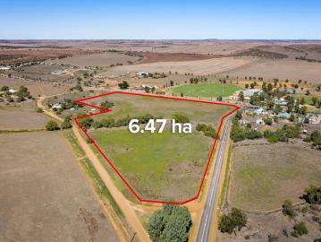 Flexible Landholding with Dual Zoning and Future Development Potential