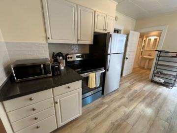 Flexible Lease Terms Near UW Hospital 1 Bedroom Apartment for Rent at 2107 University Ave, Madison, WI 53726 Regent