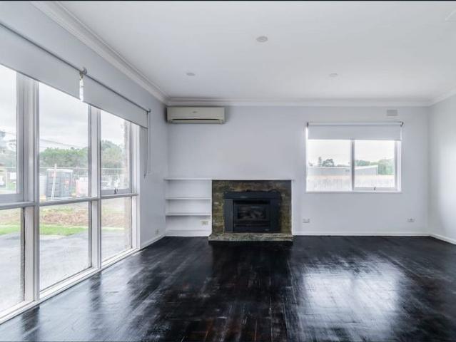 Flexible Lease Options – Walking distance to Sweetwater Creek, Botanic Gardens & Beach