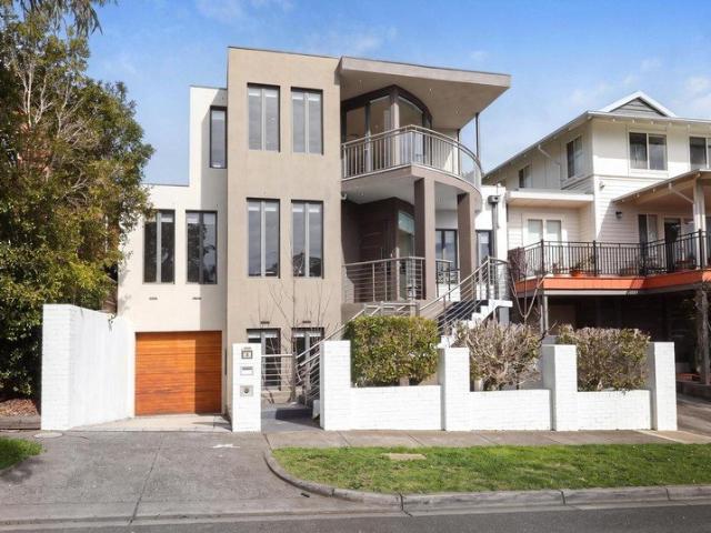 Flexible living in prized riverside setting