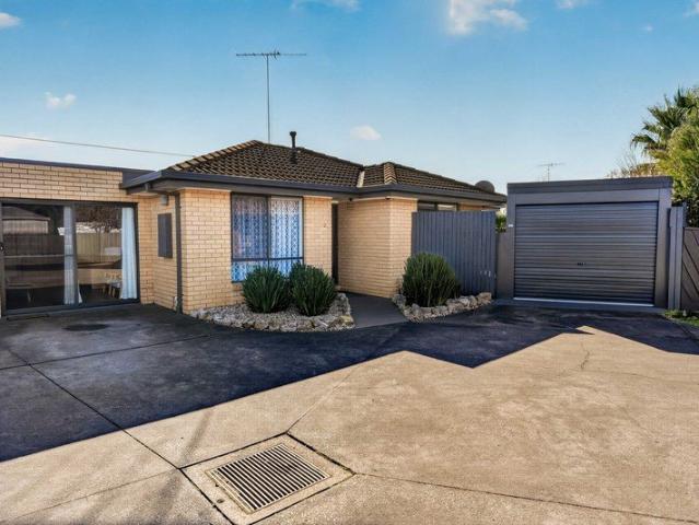 Flexible Living with a Bonus Studio, Beautiful Presentation & Nothing to Do