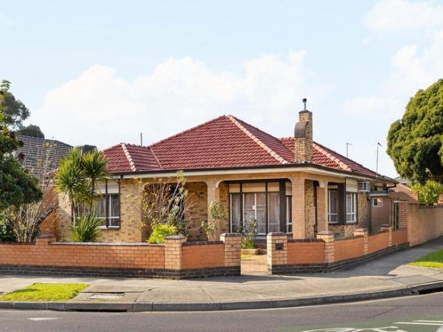 Flexible living with corner credentials