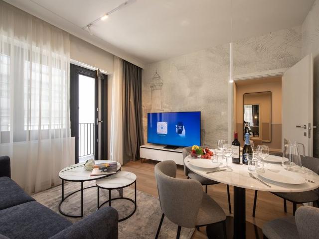 Flexible Rental from 1 Month — Furnished 2.5 Room Apartment with Balcony in Lugano