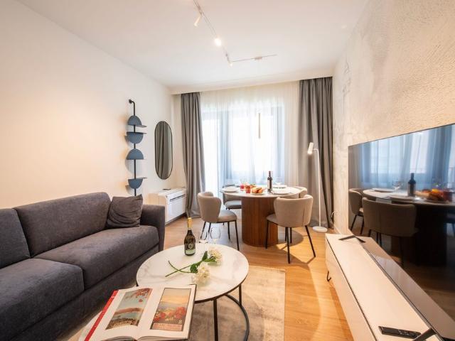 Flexible Rental from 1 Month Furnished 3.5 Room Apartment with Balcony and Stunning Views in Lugano