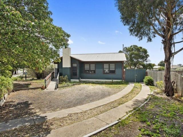 Flexible six bedroom investment opportunity/Boarding house