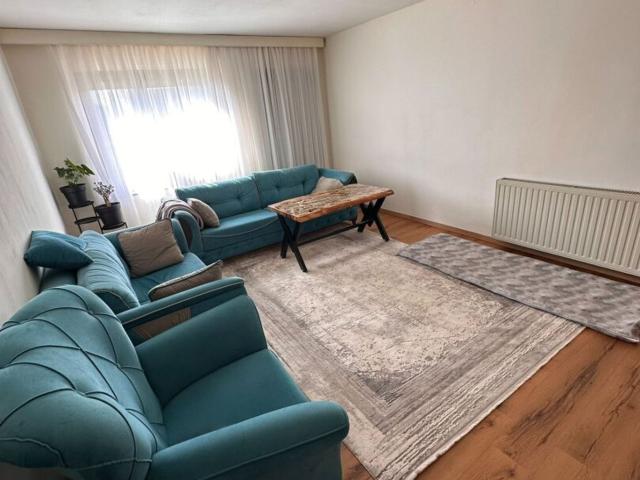 Flexibles Ein bis Zweifamilienhaus mit Großem Grundstück Ideal Für Familien oder Als Investment