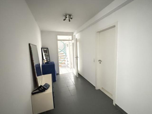 Flexibles Raumwunder mit Loft Charakter: Großzügige 5,5 Zimmer Maisonette in Esslingen Sirnau!