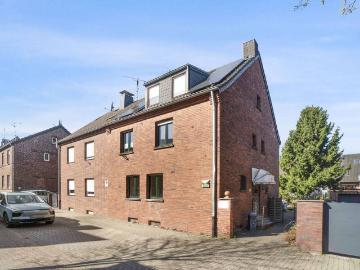 Flexibles Wohnhaus mit drei Ebenen & sonniger Dachterrasse