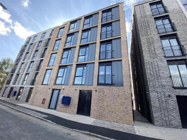 Fleet Court, Leicester LE1 1 bed apartment to rent £805 pcm £186 pw