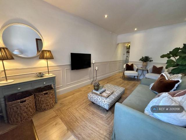 Fleet Road, Fleet, GU51 2 bed flat to rent £1,400 pcm £323 pw