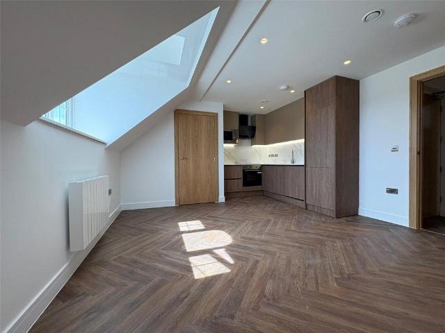 Fleet Road, Fleet, Hampshire, GU51 1 bed flat to rent £1,225 pcm £283 pw